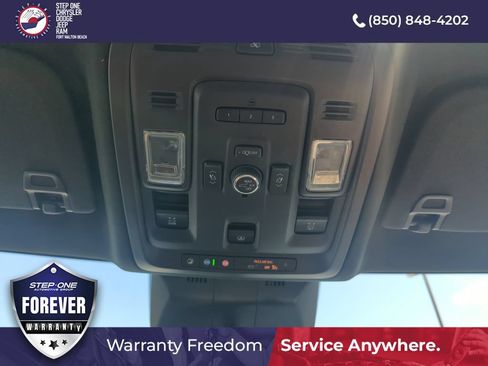 Used 2021 Cadillac Escalade Premium Luxury RWD image 27