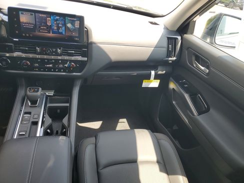 New 2026 Nissan Pathfinder SL FWD image 18