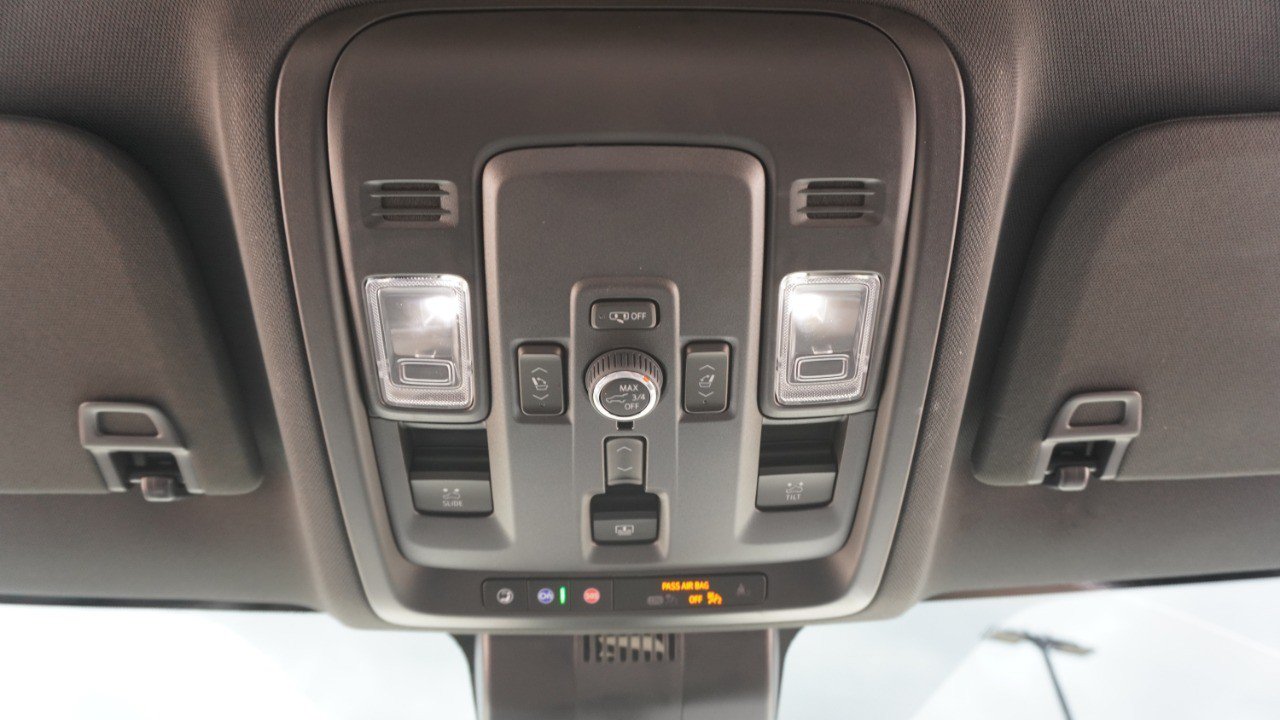 Used 2025 Chevrolet Tahoe High Country AWD/4WD image 29