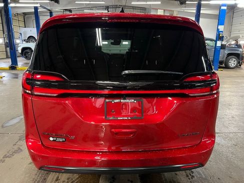 New 2026 Chrysler Pacifica Limited w/ S Appearance Package image 6