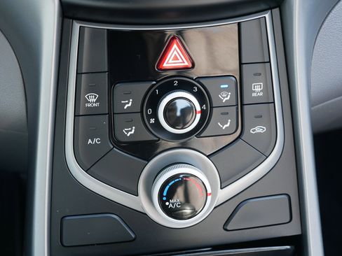 Used 2016 Hyundai Elantra SE image 23