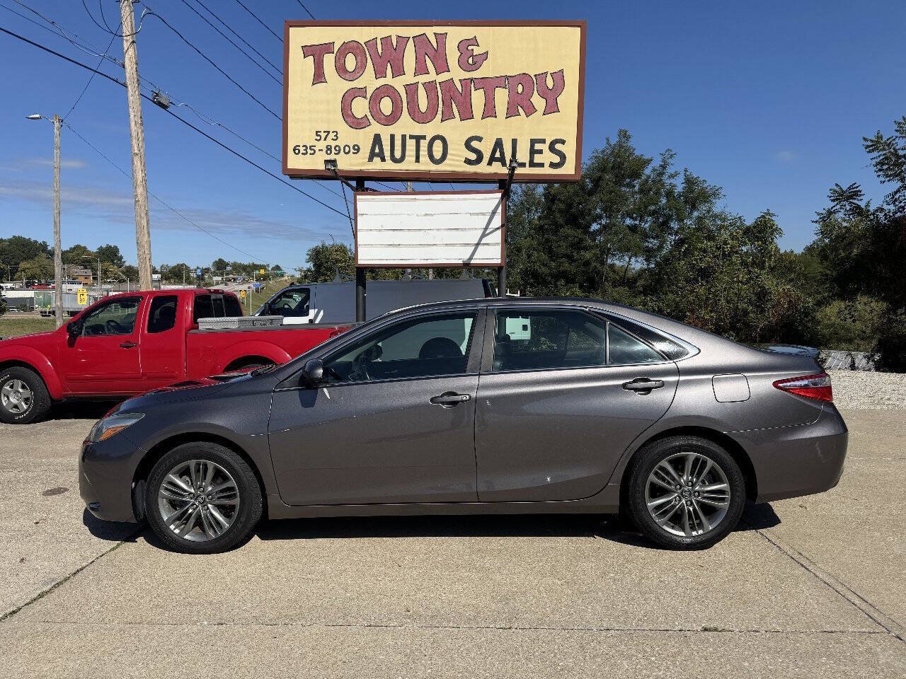 Used 2017 Toyota Camry SE FWD image 4