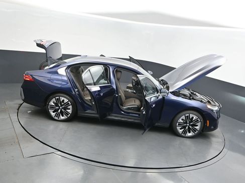 New 2026 BMW 530i w/ Premium Package RWD image 50