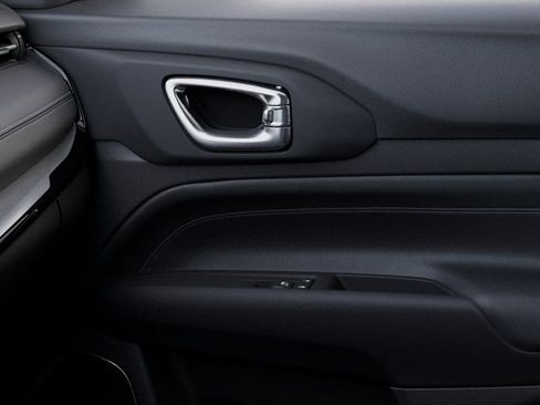 New 2025 Jeep Compass Latitude w/ Sun & Sound Group image 34