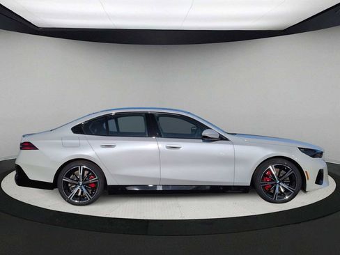 New 2026 BMW 550e xDrive AWD/4WD image 9
