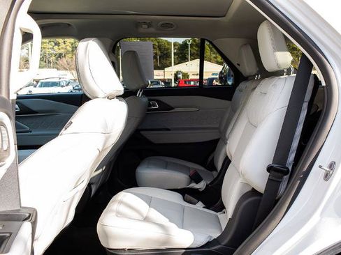 Certified 2025 Ford Explorer Platinum w/ Ultimate Package image 17