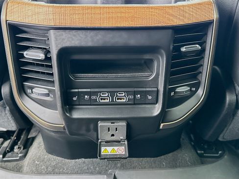 Used 2022 RAM 1500 Limited AWD/4WD image 17