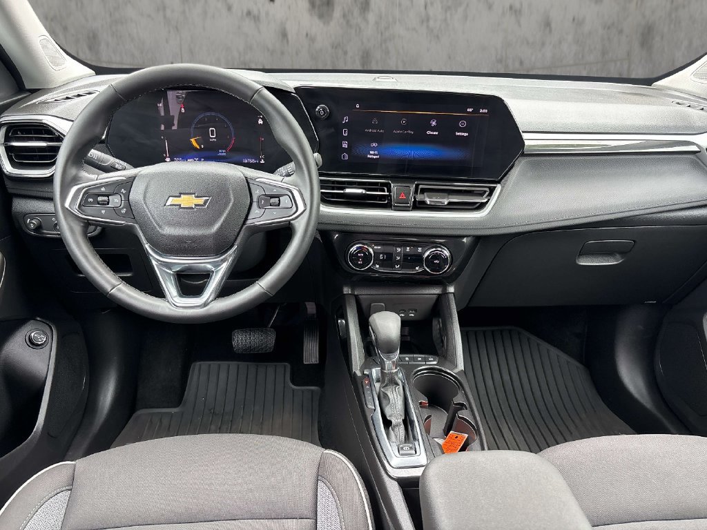 Used 2025 Chevrolet TrailBlazer LT w/ Convenience Package AWD/4WD image 9