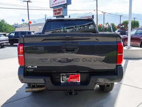 Used 2025 Toyota Tacoma SR5 AWD/4WD image 7