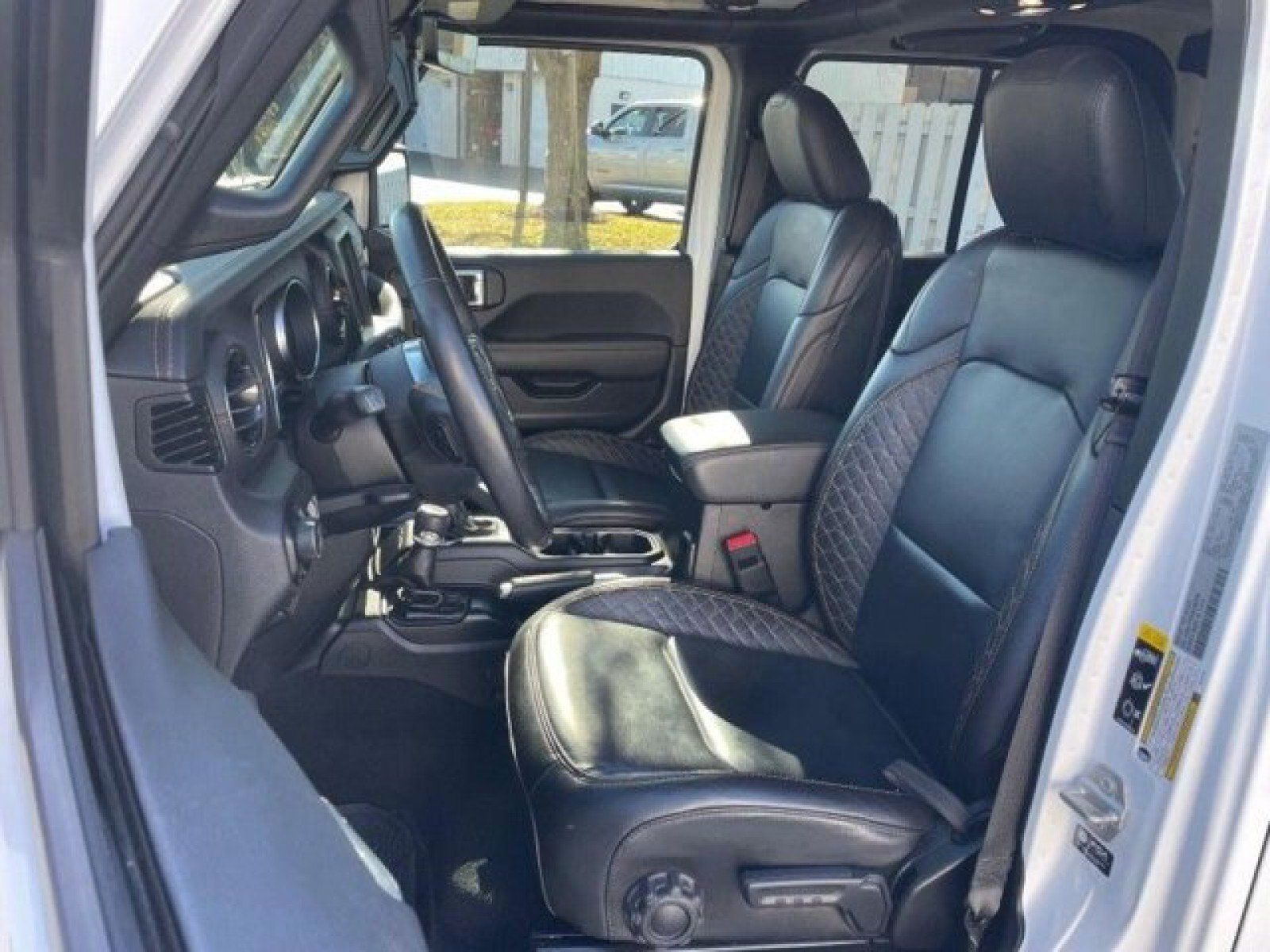 Used 2021 Jeep Gladiator Overland AWD/4WD image 35