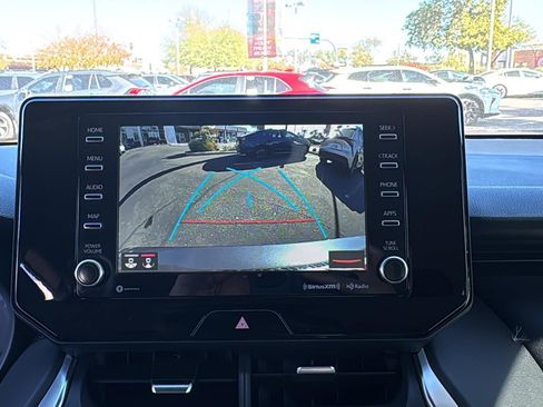 Used 2021 Toyota Venza LE w/ Carpet Mat Package (TMS) image 20