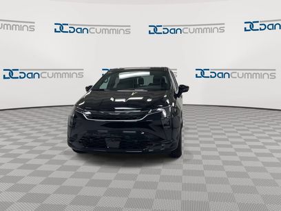 New 2027 Chrysler Pacifica Select w/ Family Tech Group