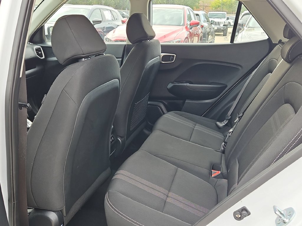 Used 2025 Hyundai Venue SEL FWD image 28