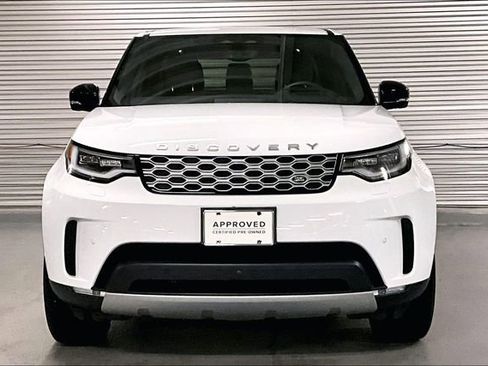 Certified 2025 Land Rover Discovery S image 2