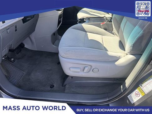 Used 2017 Toyota Sienna LE image 6