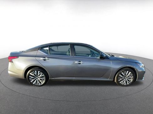 Used 2025 Nissan Altima 2.5 SV image 16