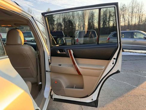 Used 2013 Toyota Highlander Limited image 16