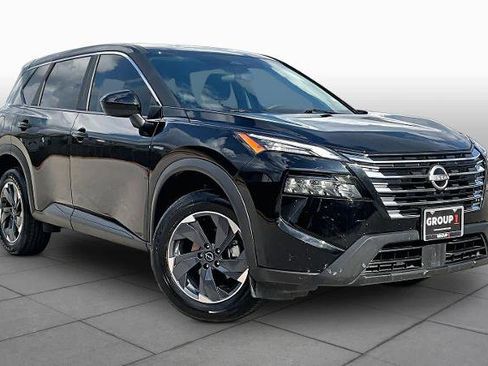 Certified 2025 Nissan Rogue SV FWD image 3