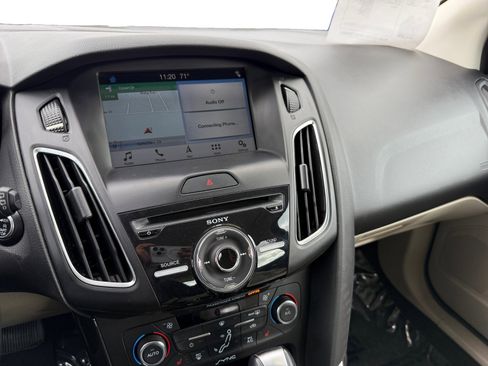 Used 2017 Ford Focus Electric Hatchback image 12