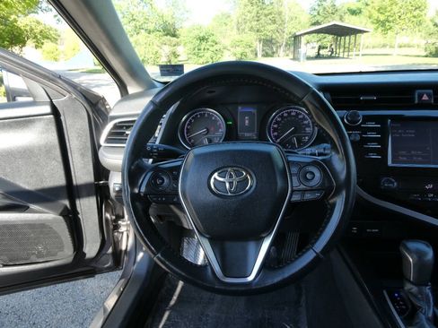 Used 2018 Toyota Camry SE w/ Convenience Package FWD image 11