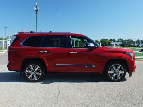 Used 2025 Toyota Sequoia Capstone AWD/4WD image 22