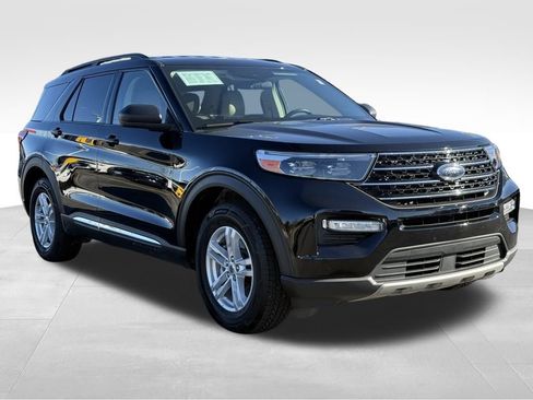 Certified 2021 Ford Explorer XLT w/ Equipment Group 202A image 9