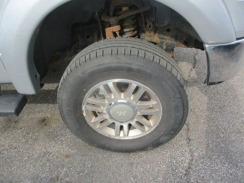 Used 2013 Ford F150 XLT w/ Mid Equipment Group image 4