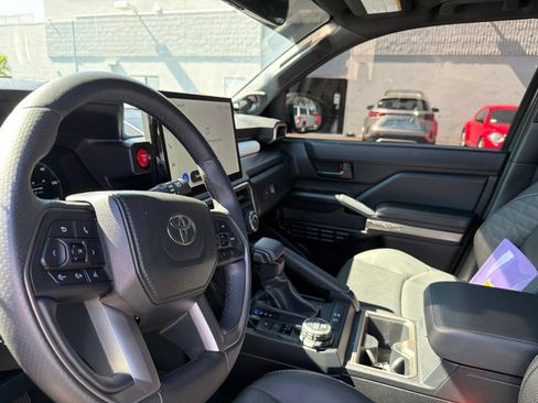 Used 2025 Toyota 4Runner TRD Off-Road Premium AWD/4WD image 10
