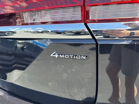 Used 2024 Volkswagen Atlas SE AWD/4WD image 10