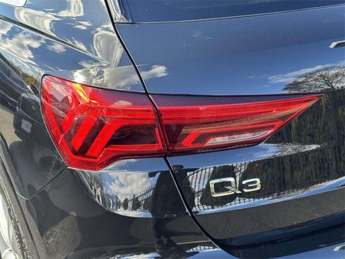 Used 2022 Audi Q3 2.0T Premium Plus w/ Premium Plus Package image 8