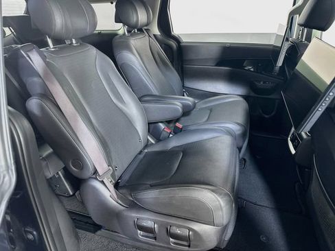 Used 2025 Kia Carnival SX Prestige FWD image 12