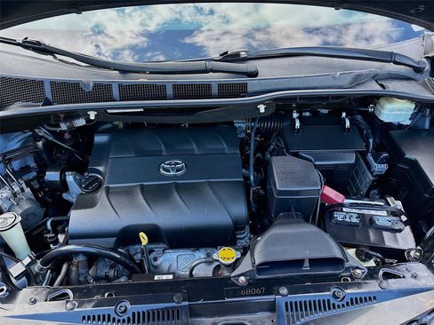 Used 2016 Toyota Sienna SE Premium image 35