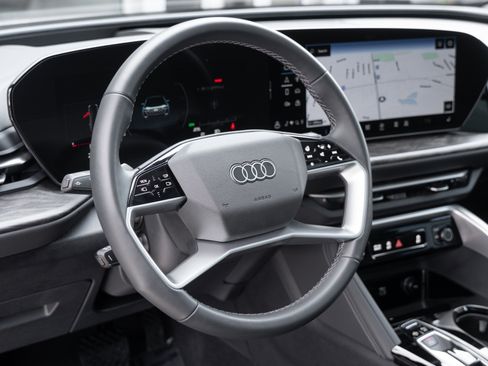 Used 2025 Audi Q5 Premium Plus w/ Premium Plus AWD/4WD image 11