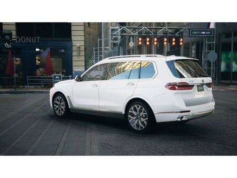 Used 2026 BMW X7 xDrive40i w/ Climate Comfort Package image 2