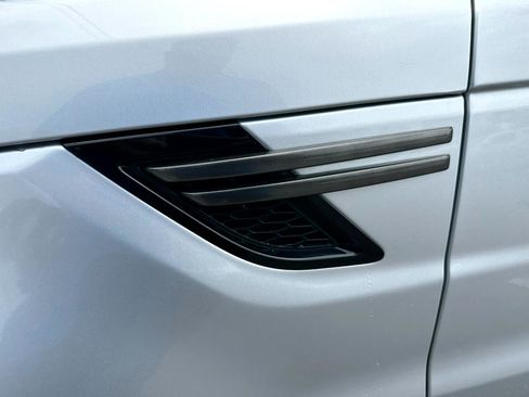 Used 2016 Land Rover Range Rover Sport SE image 14