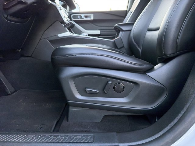 Used 2023 Ford Explorer XLT w/ Equipment Group 202A RWD image 23