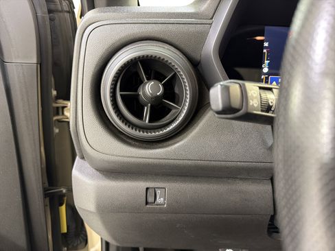 Used 2023 Chevrolet Colorado W/T image 20