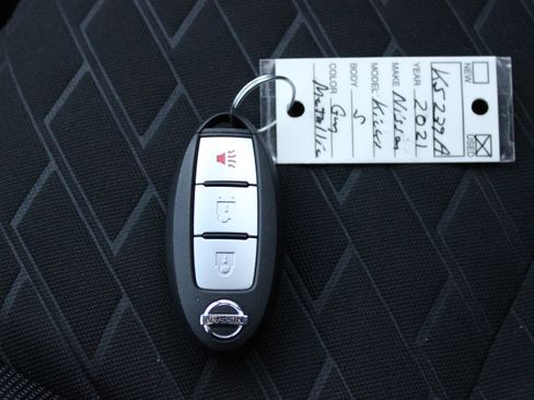 Used 2021 Nissan Kicks S image 31