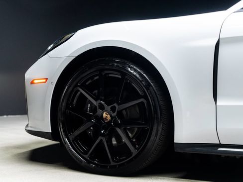 Used 2025 Porsche Panamera 4 AWD/4WD image 21