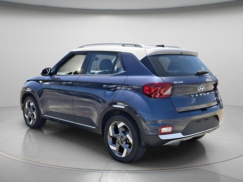 Certified 2024 Hyundai Venue Limited FWD image 7