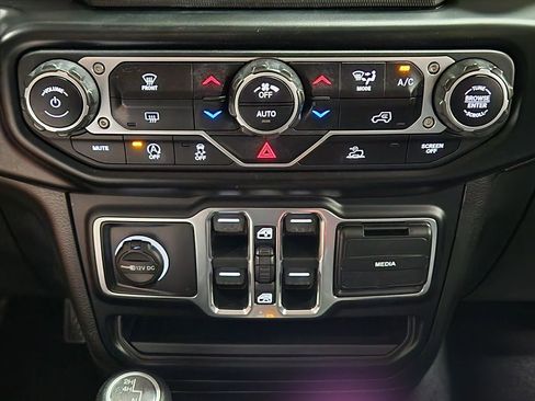 Used 2021 Jeep Wrangler Unlimited Sport image 38