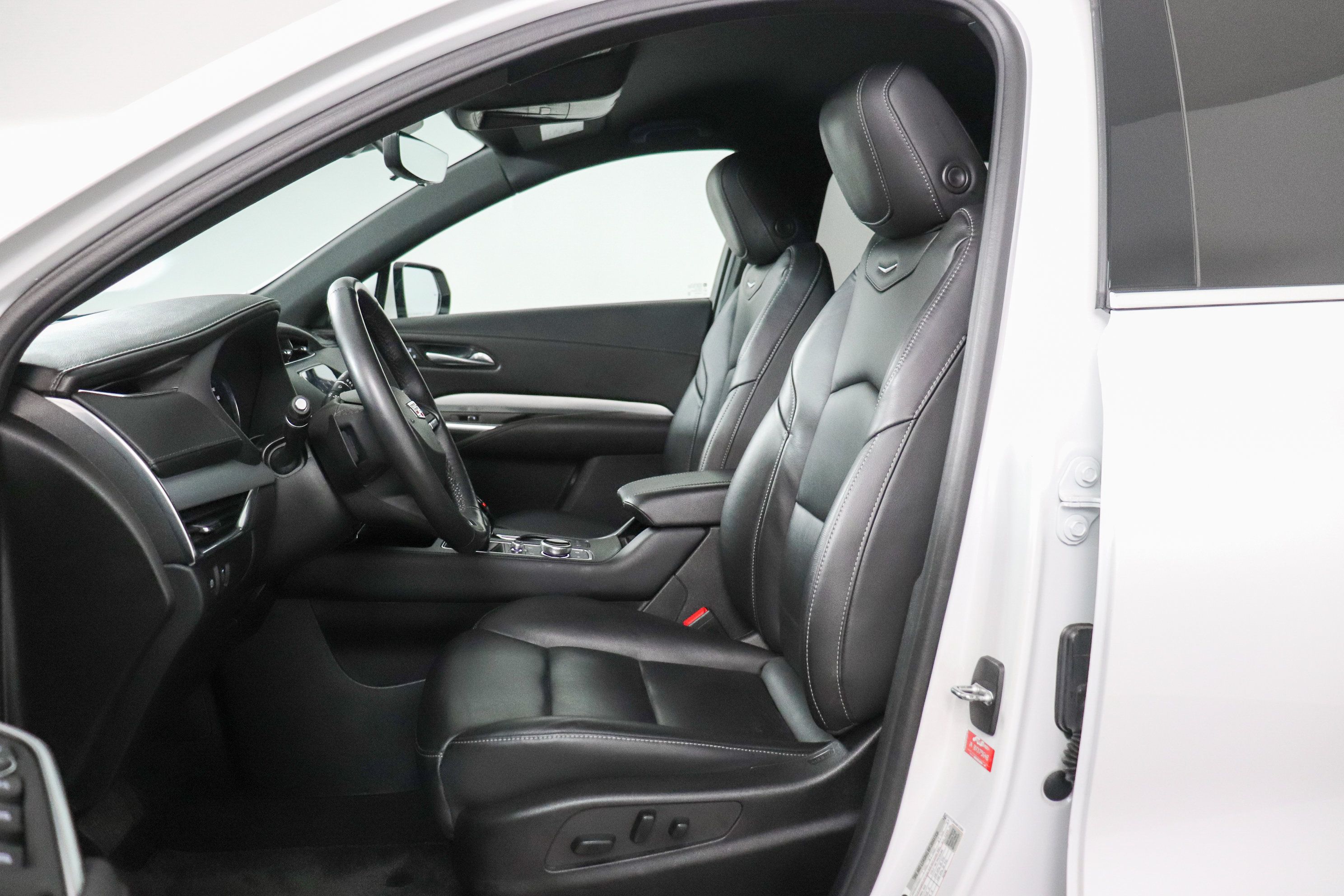 Used 2022 Cadillac XT4 Premium Luxury w/ Enhanced Visibility Package AWD/4WD image 13