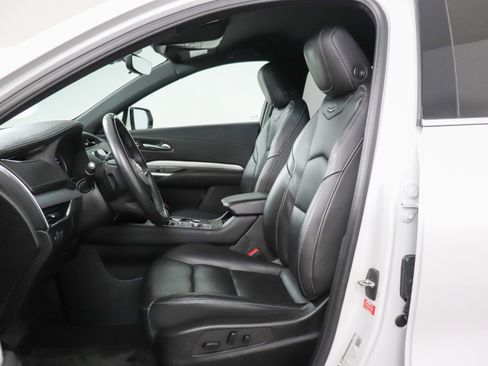 Used 2022 Cadillac XT4 Premium Luxury w/ Enhanced Visibility Package AWD/4WD image 13