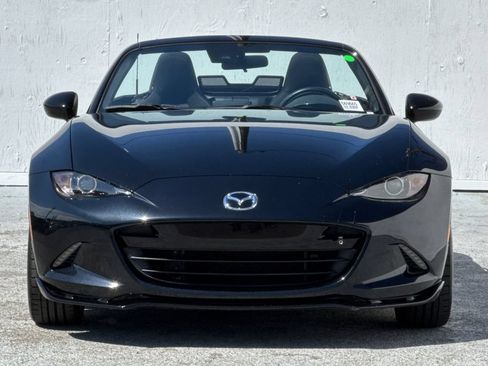 Used 2021 MAZDA MX-5 Miata Club w/ Appearance Package RWD image 8