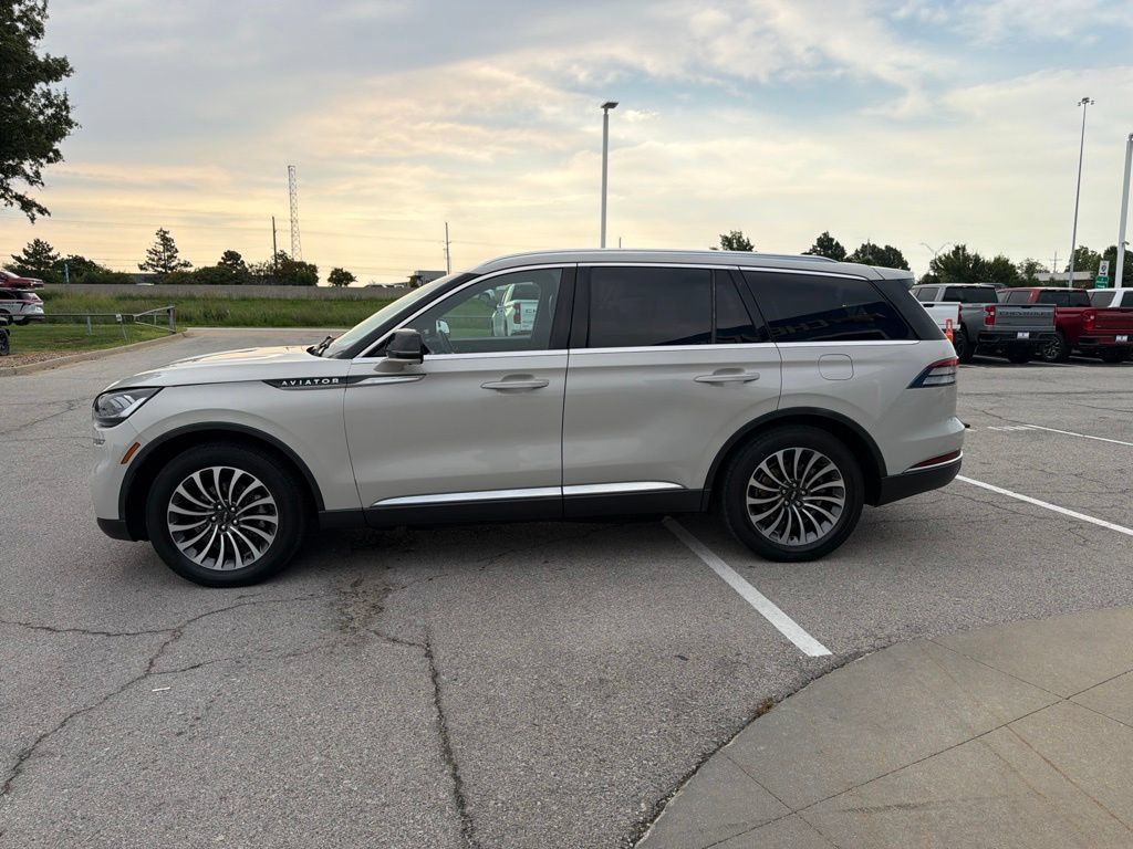 Used 2021 Lincoln Aviator Reserve w/ Elements Package Plus AWD/4WD image 6