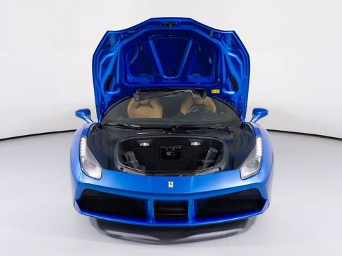 Used 2018 Ferrari 488 GTB RWD image 8