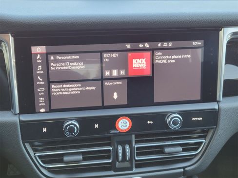 Certified 2025 Porsche Macan image 17