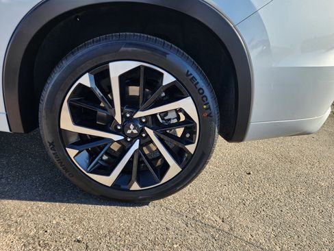 Used 2024 Mitsubishi Outlander SEL AWD/4WD image 8