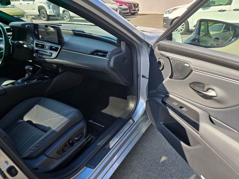 Used 2025 Lexus ES 350 w/ Accessory Package (Z1) FWD image 10