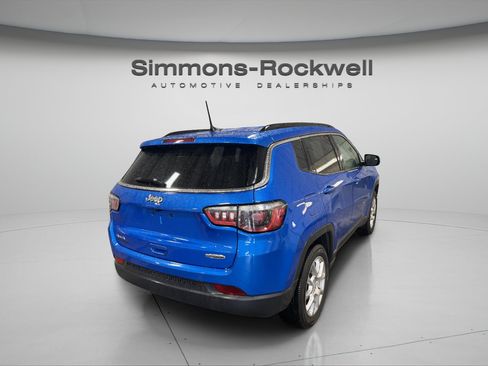 Used 2023 Jeep Compass Latitude AWD/4WD image 5